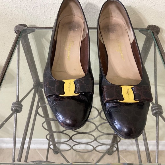 Salvatore Ferragamo Shoes - Salvatore Ferragamo Leather croc print women’s 9.5 A2 gold tone logo bow